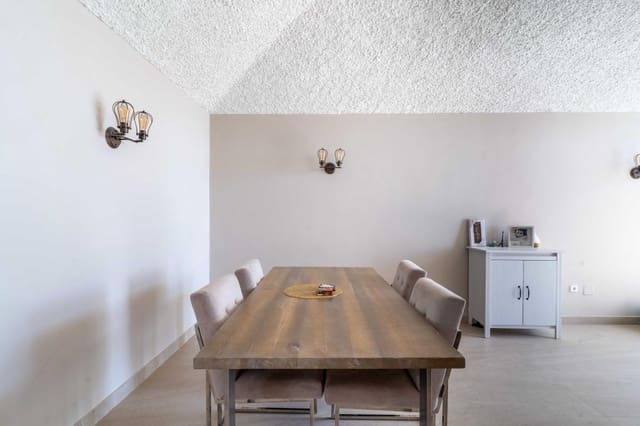 3 makuuhuone Paritalo myytävänä paikassa Bahía Dorada, Estepona mukana uima-altaan - 545 000 € (Ref: 9012116)