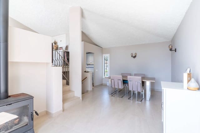 3 makuuhuone Paritalo myytävänä paikassa Bahía Dorada, Estepona mukana uima-altaan - 545 000 € (Ref: 9012116)