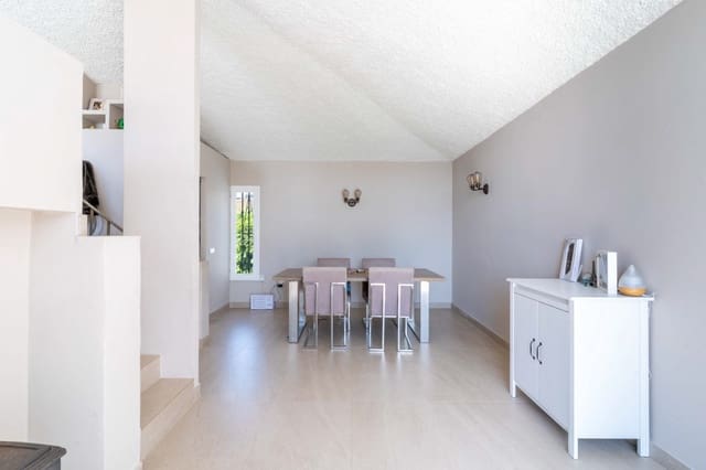 3 makuuhuone Paritalo myytävänä paikassa Bahía Dorada, Estepona mukana uima-altaan - 545 000 € (Ref: 9012116)