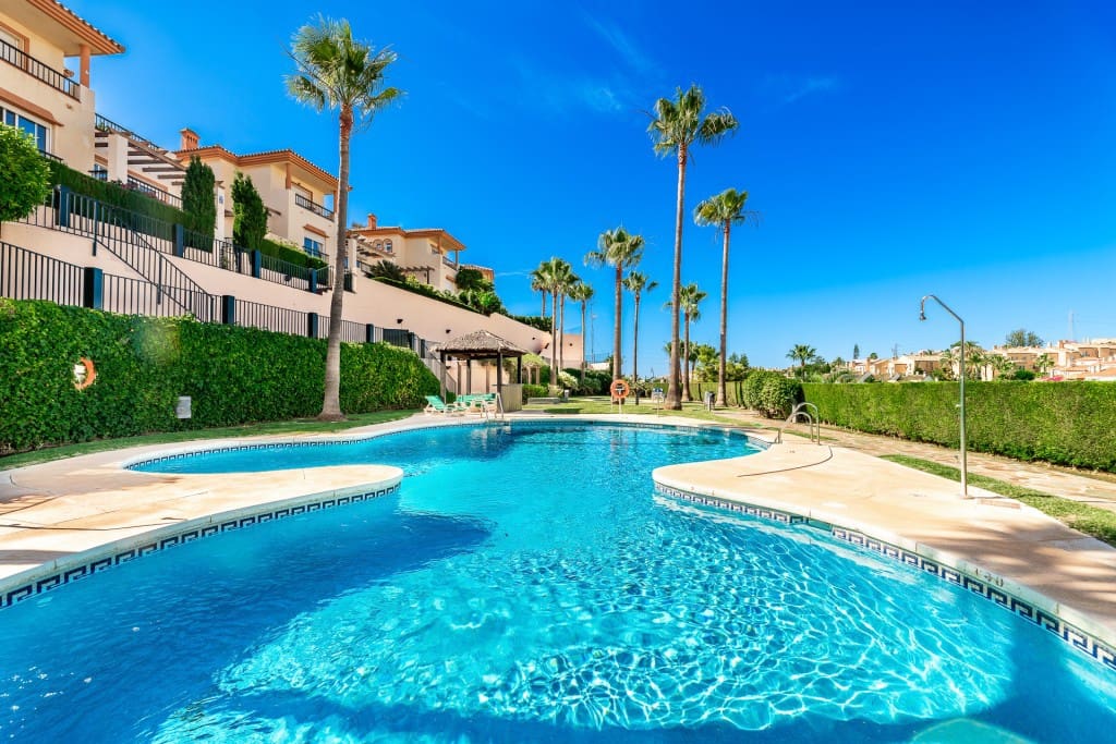 5 bedroom Villa for sale in Mijas Costa with pool - € 699,000 (Ref: 9022963)