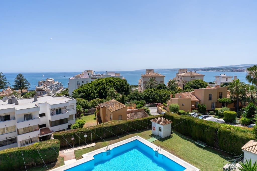 3 Zimmer Apartment zu verkaufen in Estepona mit Pool - 495.000 € (Ref: 9026440)