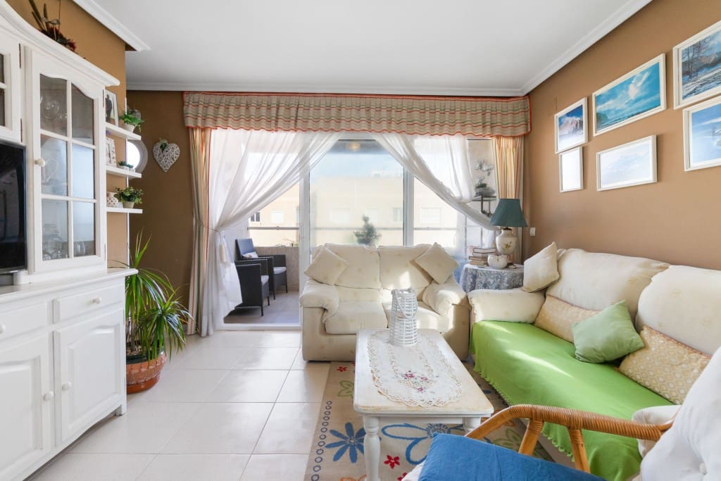 3 slaapkamer Penthouse te koop in La Mata met zwembad - € 232.000 (Ref: 9048599)