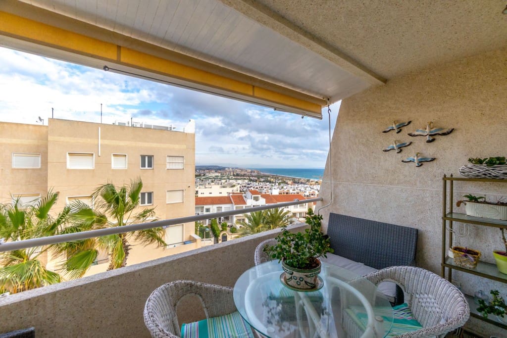 3 slaapkamer Penthouse te koop in La Mata met zwembad - € 232.000 (Ref: 9048599)
