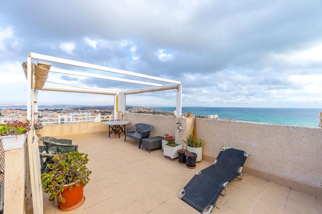 3 slaapkamer Penthouse te koop in La Mata met zwembad - € 232.000 (Ref: 9048599)