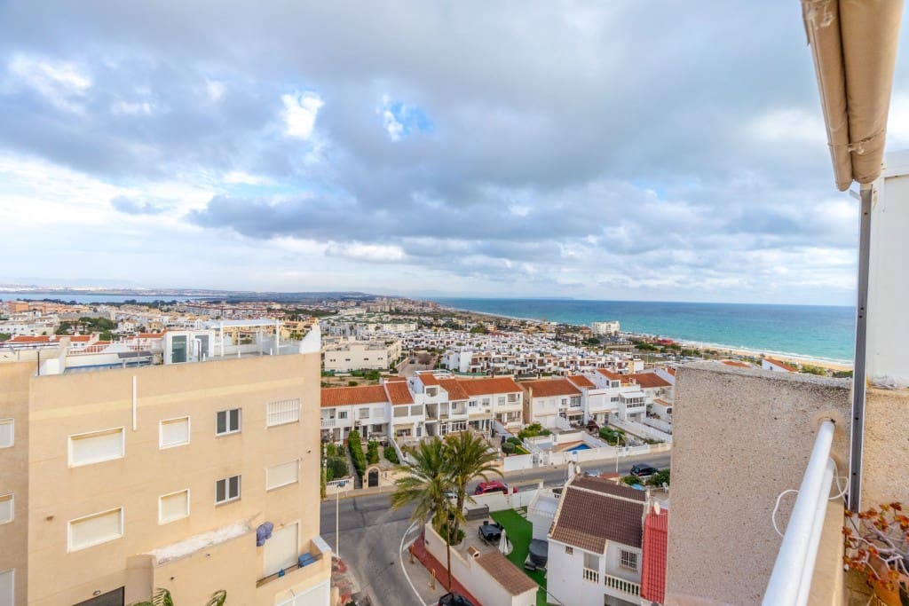 3 slaapkamer Penthouse te koop in La Mata met zwembad - € 232.000 (Ref: 9048599)