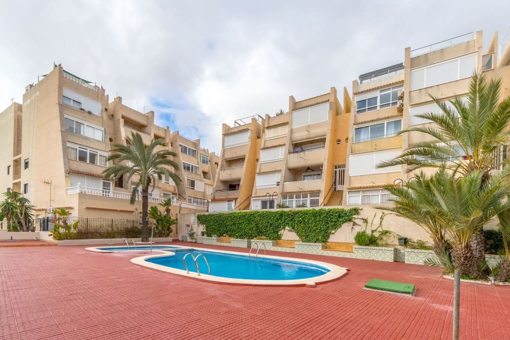 3 slaapkamer Penthouse te koop in La Mata met zwembad - € 232.000 (Ref: 9048599)