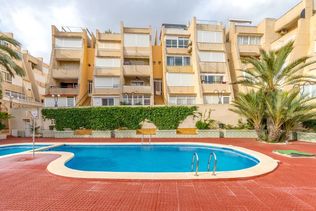 3 slaapkamer Penthouse te koop in La Mata met zwembad - € 232.000 (Ref: 9048599)