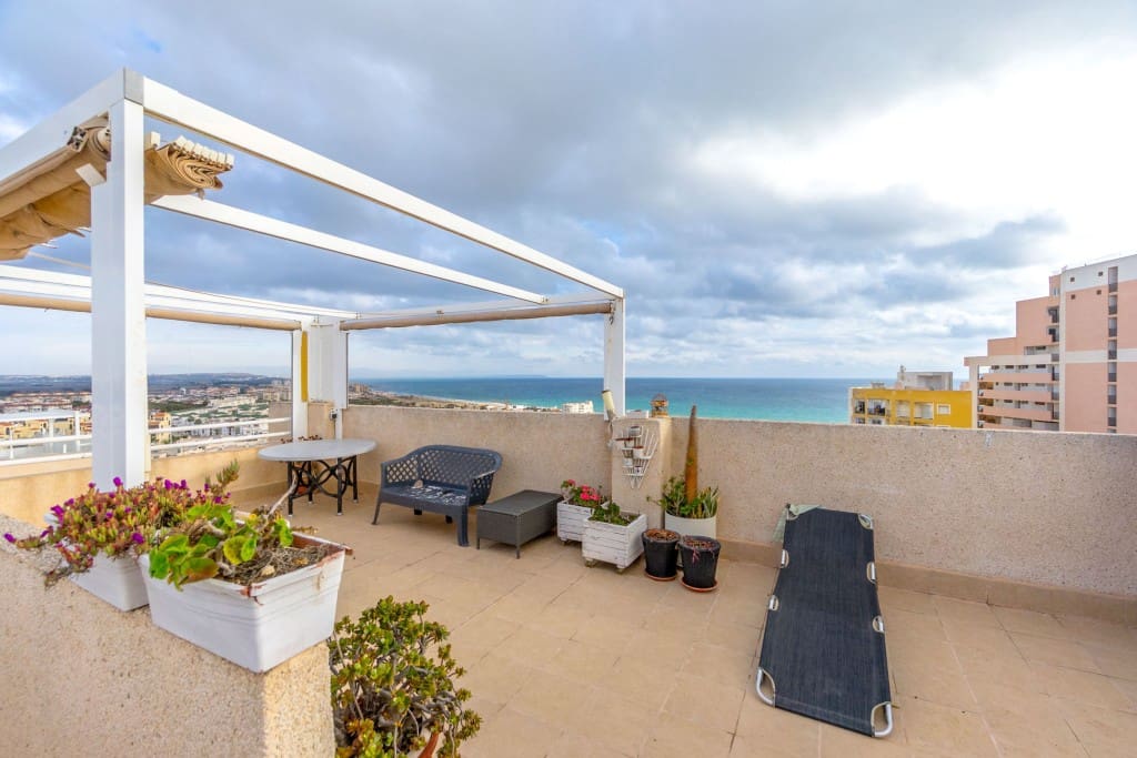 3 slaapkamer Penthouse te koop in La Mata met zwembad - € 232.000 (Ref: 9048599)