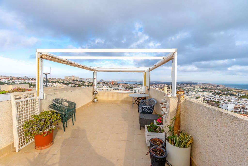 3 slaapkamer Penthouse te koop in La Mata met zwembad - € 232.000 (Ref: 9048599)