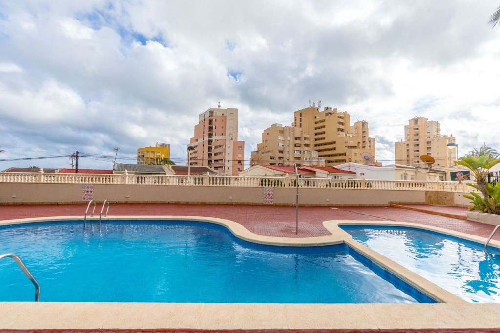 3 slaapkamer Penthouse te koop in La Mata met zwembad - € 232.000 (Ref: 9048599)