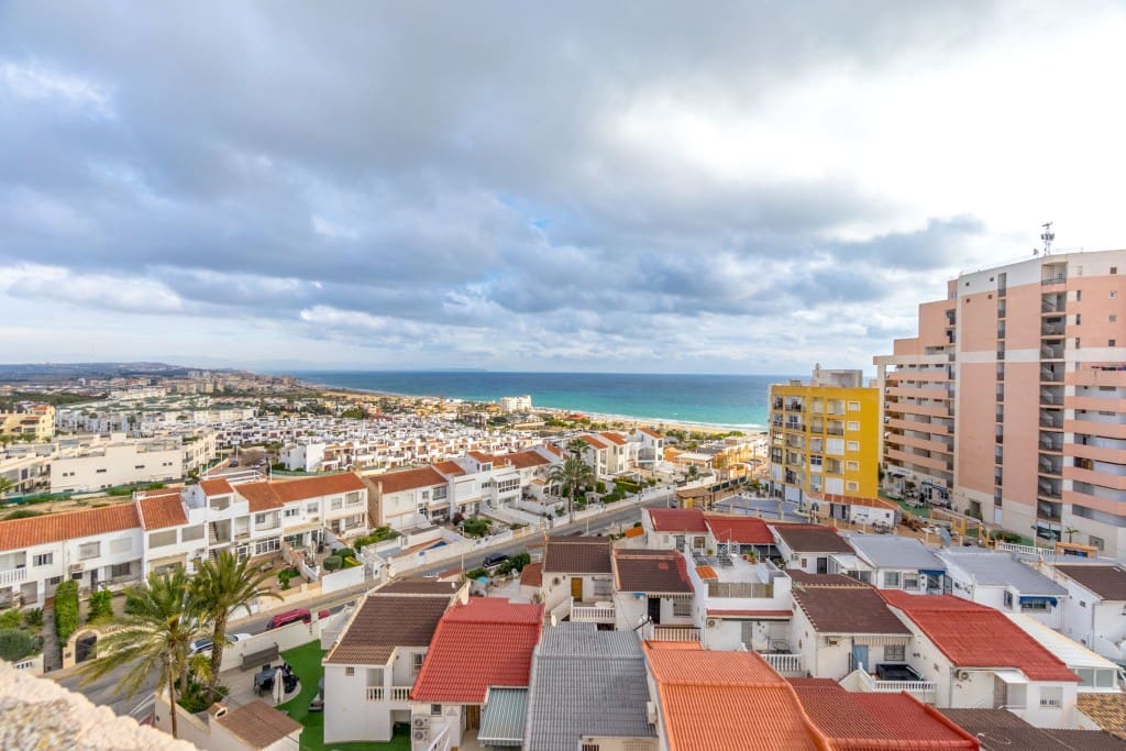 3 slaapkamer Penthouse te koop in La Mata met zwembad - € 232.000 (Ref: 9048599)