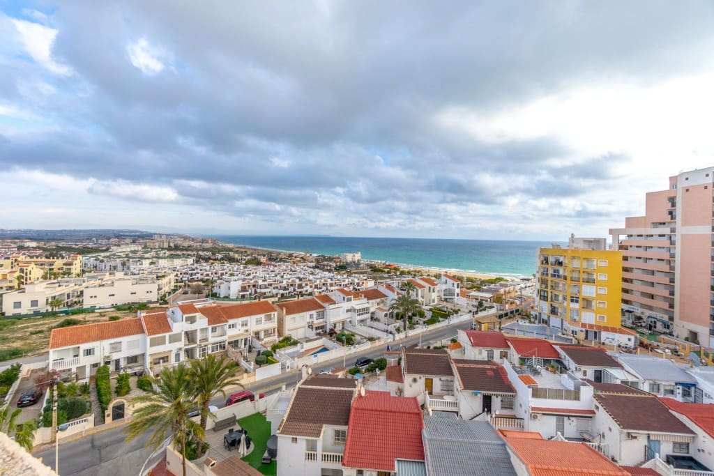 3 slaapkamer Penthouse te koop in La Mata met zwembad - € 232.000 (Ref: 9048599)