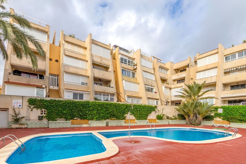 3 slaapkamer Penthouse te koop in La Mata met zwembad - € 232.000 (Ref: 9048599)