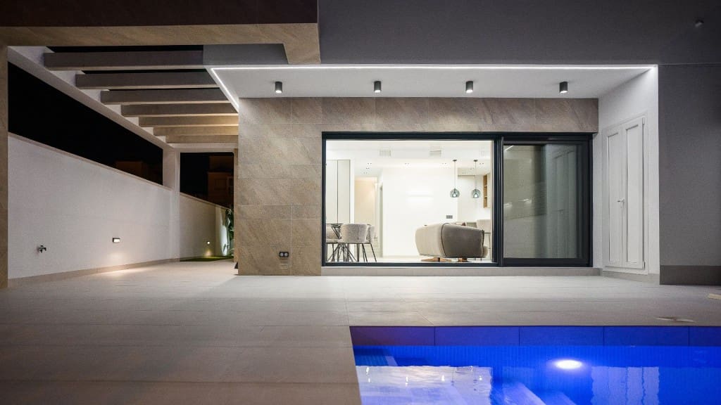 3 quarto Moradia para venda em Villamartin com piscina garagem - 450 000 € (Ref: 9048603)