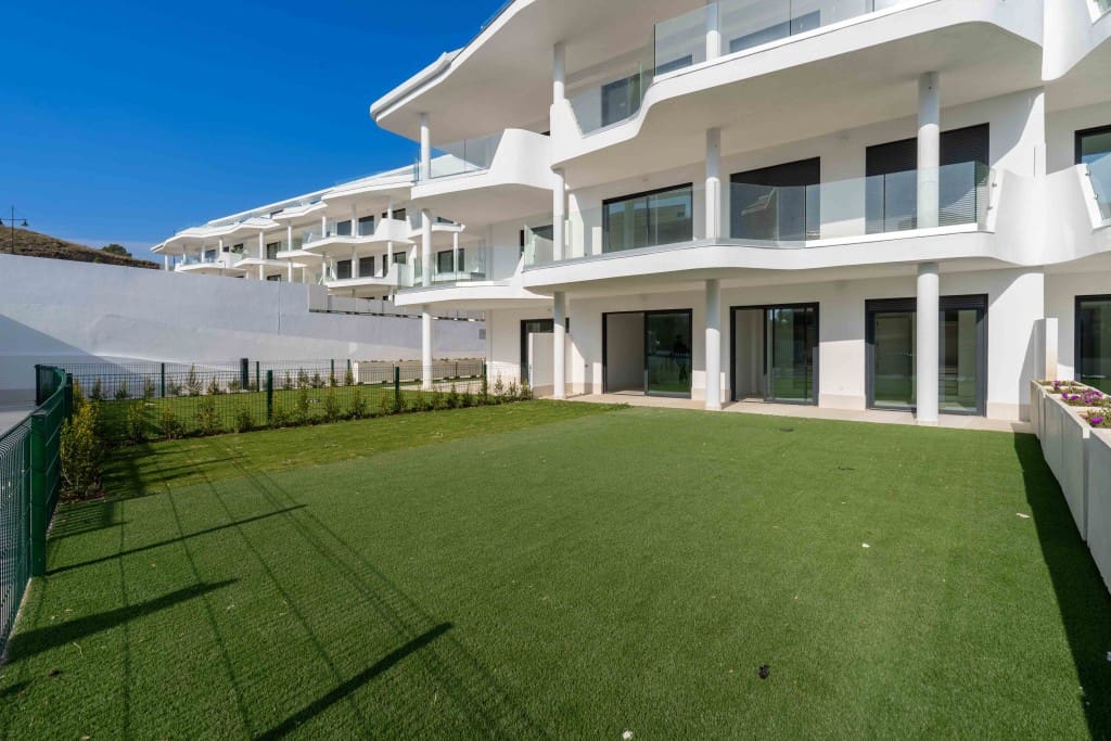 2 soveværelse Lejlighed til salg i Benalmadena med swimmingpool garage - € 695.000 (Ref: 9050891)