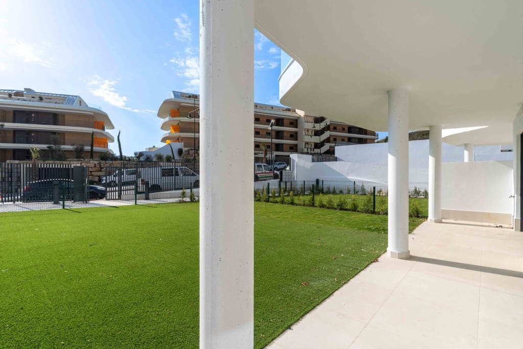2 soveværelse Lejlighed til salg i Benalmadena med swimmingpool garage - € 695.000 (Ref: 9050891)