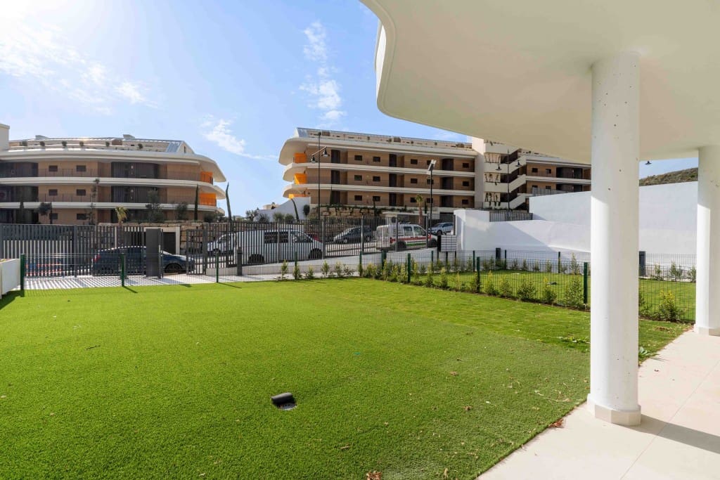2 soveværelse Lejlighed til salg i Benalmadena med swimmingpool garage - € 695.000 (Ref: 9050891)
