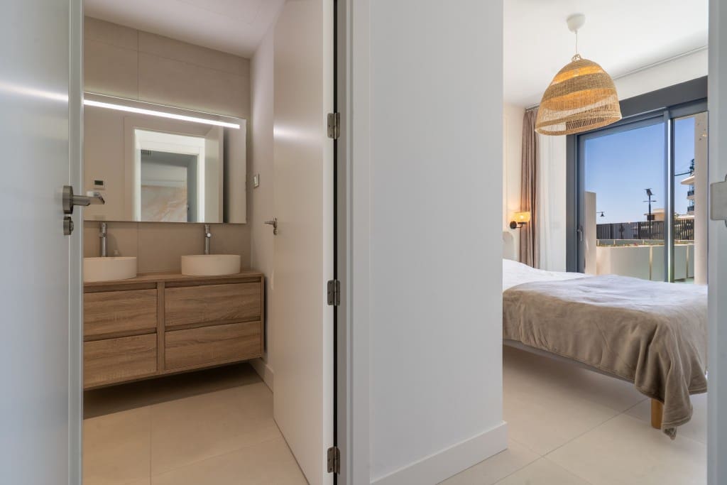 2 soveværelse Lejlighed til salg i Benalmadena med swimmingpool garage - € 695.000 (Ref: 9050891)