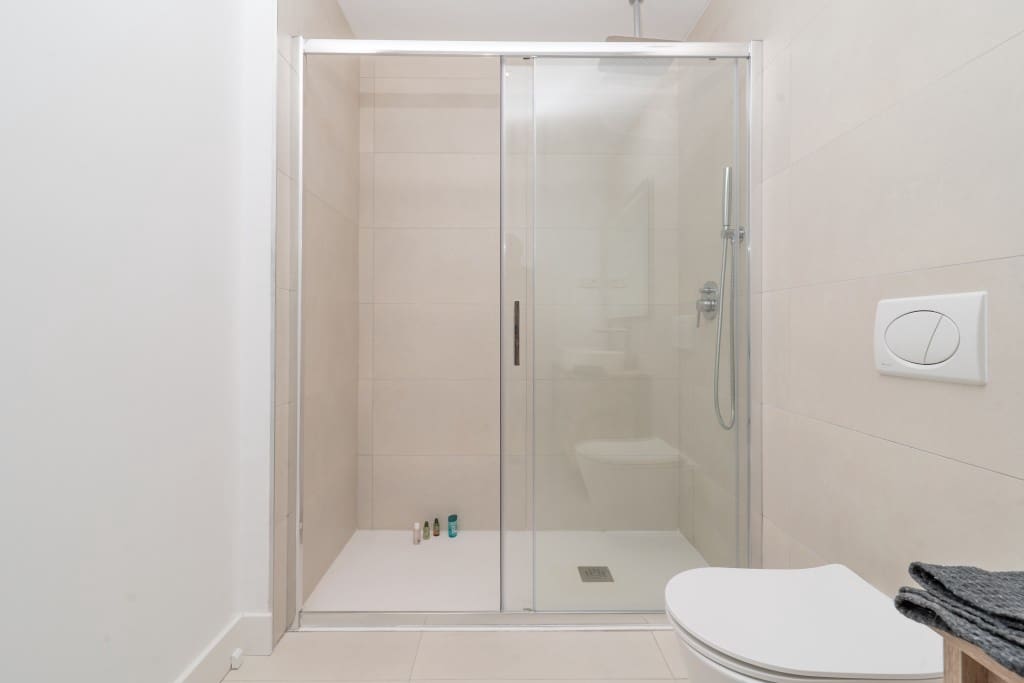 2 soveværelse Lejlighed til salg i Benalmadena med swimmingpool garage - € 695.000 (Ref: 9050891)