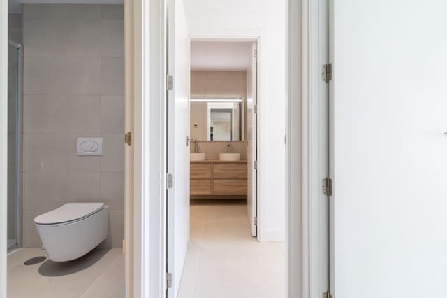 2 soveværelse Lejlighed til salg i Benalmádena med swimmingpool garage - € 695.000 (Ref: 9050891)