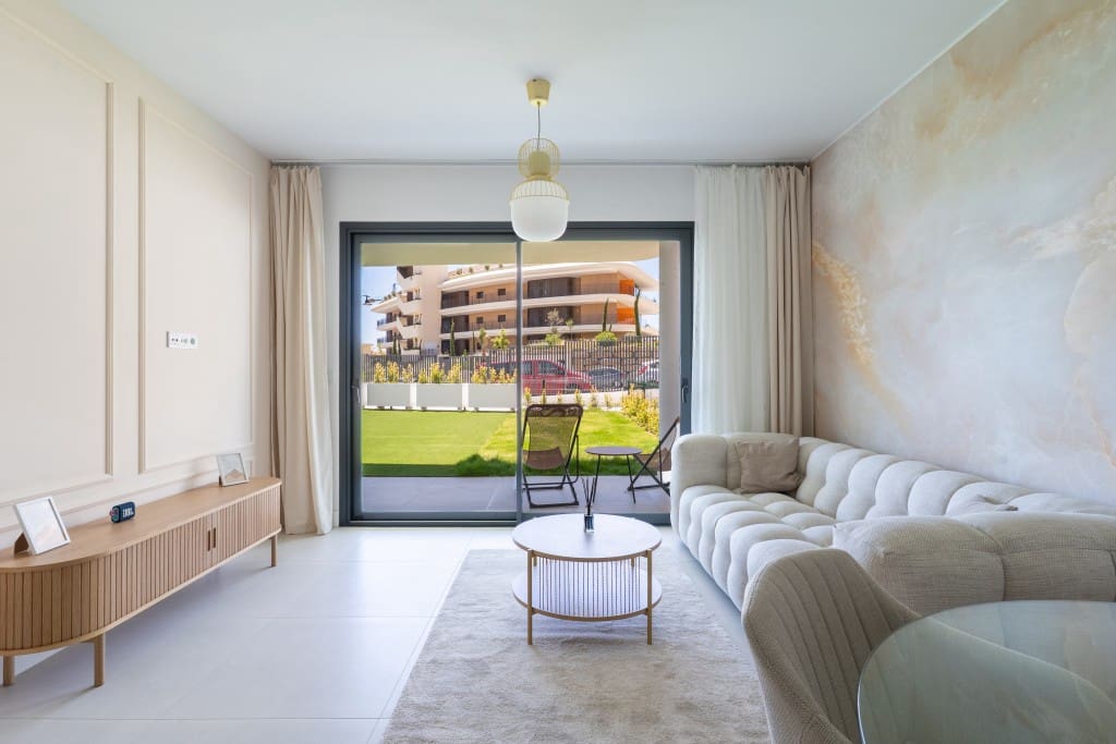 2 soveværelse Lejlighed til salg i Benalmadena med swimmingpool garage - € 695.000 (Ref: 9050891)