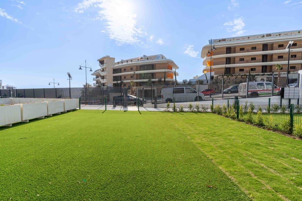 2 soveværelse Lejlighed til salg i Benalmadena med swimmingpool garage - € 695.000 (Ref: 9050891)