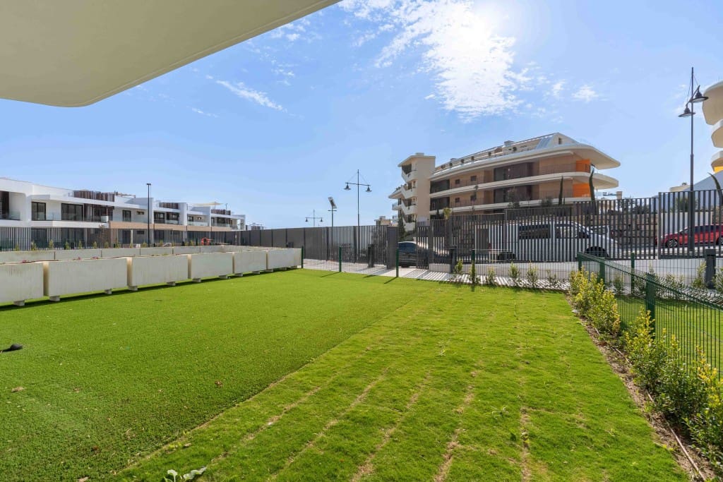 2 soveværelse Lejlighed til salg i Benalmadena med swimmingpool garage - € 695.000 (Ref: 9050891)
