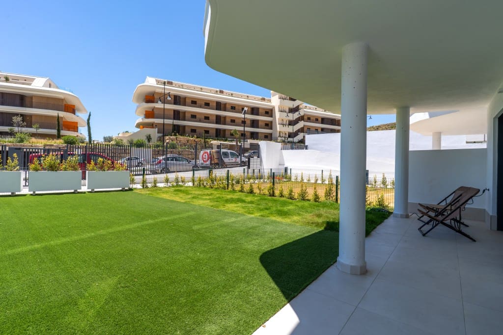 2 soveværelse Lejlighed til salg i Benalmadena med swimmingpool garage - € 695.000 (Ref: 9050891)