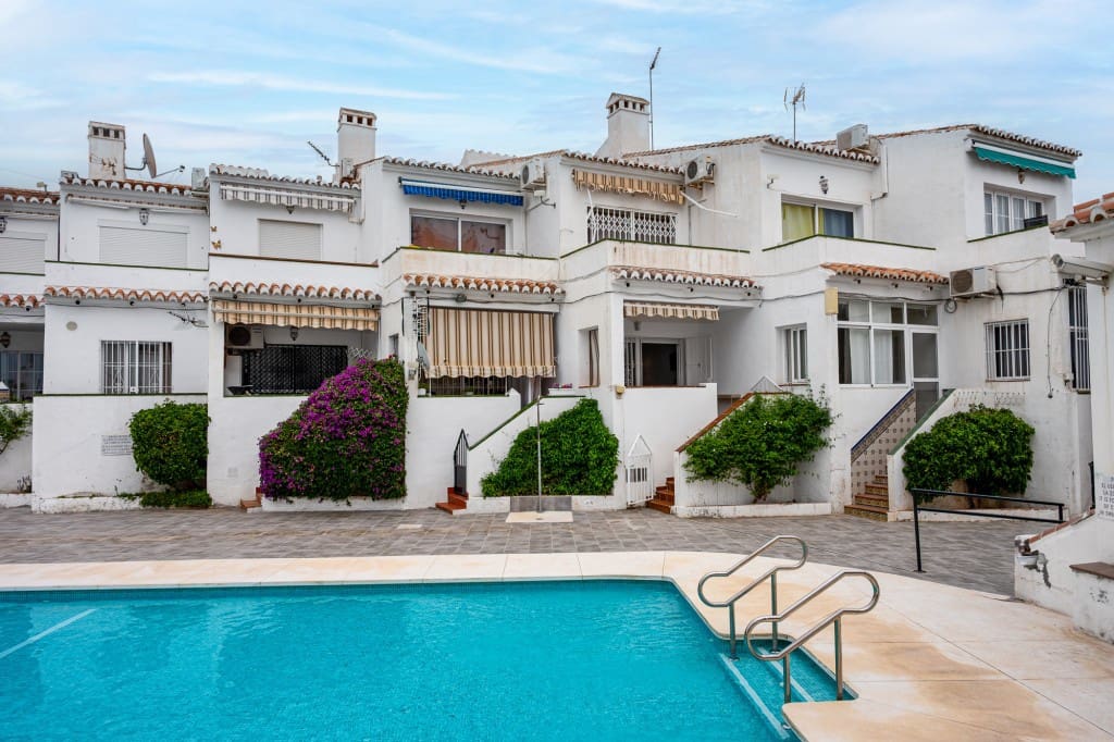 1 soveværelse Lejlighed til salg i Nerja med swimmingpool - € 196.000 (Ref: 9057418)