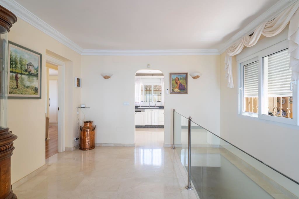 5 sypialnia Willa na sprzedaż w La Capellania z basenem garażem - 1 890 000 € (Ref: 9068705)