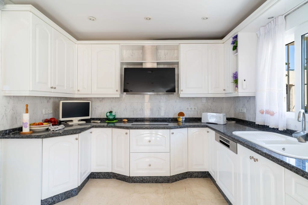 5 sypialnia Willa na sprzedaż w La Capellania z basenem garażem - 1 890 000 € (Ref: 9068705)