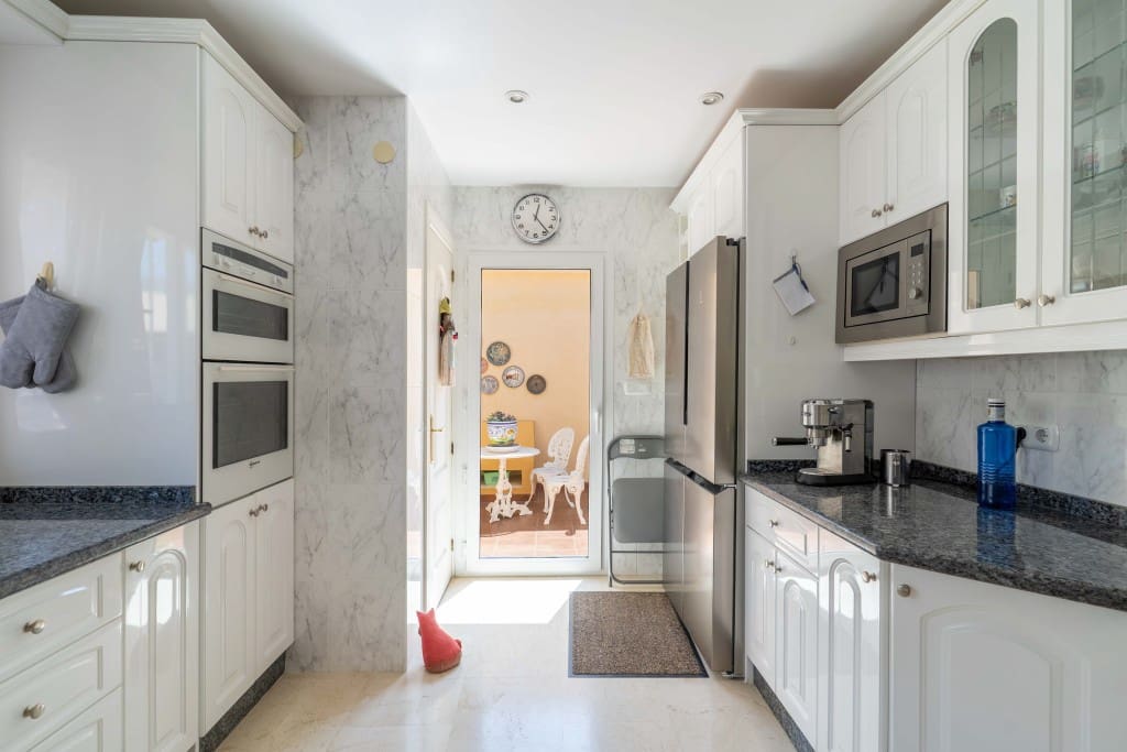 5 sypialnia Willa na sprzedaż w La Capellania z basenem garażem - 1 890 000 € (Ref: 9068705)