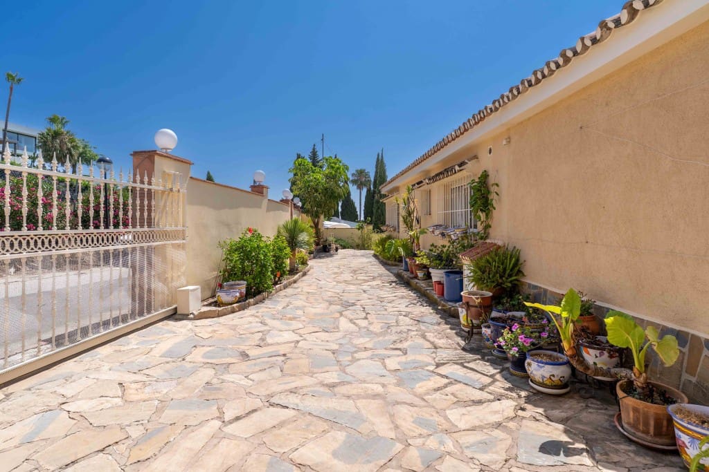 5 sypialnia Willa na sprzedaż w La Capellania z basenem garażem - 1 890 000 € (Ref: 9068705)