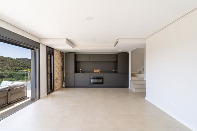 3 soverom Penthouse til salgs i Selwo, Estepona med svømmebasseng garasje - € 675 000 (Ref: 9068706)