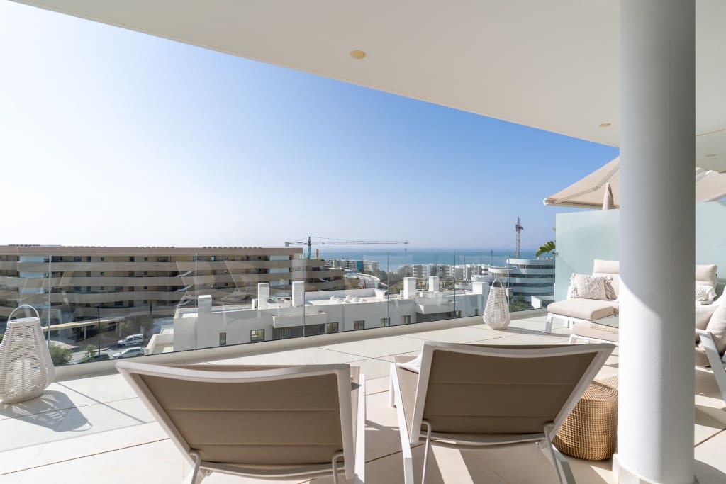 2 makuuhuone Huoneisto myytävänä paikassa Fuengirola mukana uima-altaan 
autotalli - 699 000 € (Ref: 9068708)