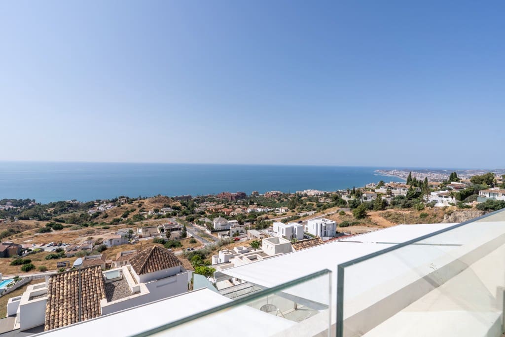 3 sypialnia Penthouse na sprzedaż w Benalmadena z basenem garażem - 1 095 000 € (Ref: 9095129)