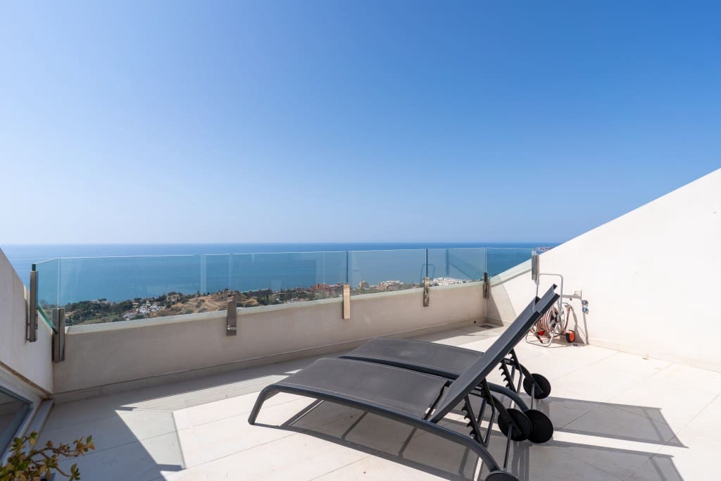 3 sypialnia Penthouse na sprzedaż w Benalmadena z basenem garażem - 1 095 000 € (Ref: 9095129)