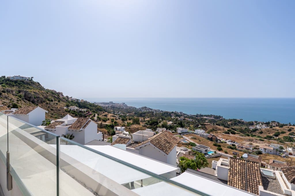 3 sypialnia Penthouse na sprzedaż w Benalmadena z basenem garażem - 1 095 000 € (Ref: 9095129)