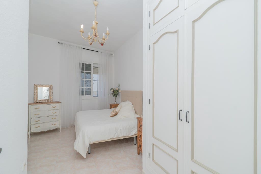 1 Zimmer Apartment zu verkaufen in Estepona - 225.000 € (Ref: 9110133)