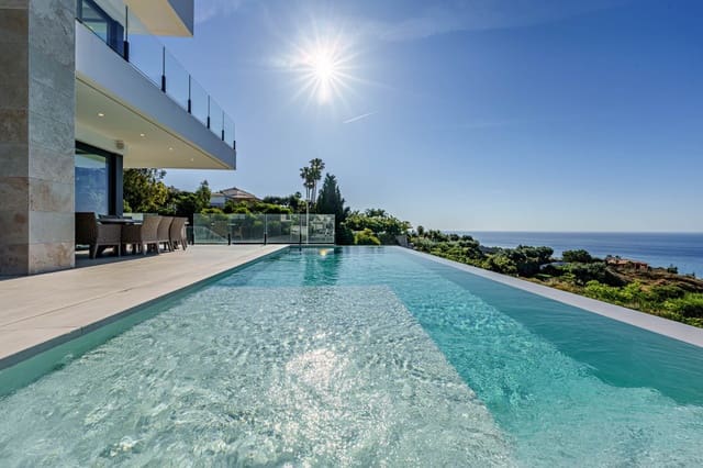 4 chambre Villa/Maison à vendre à Benalmádena pueblo, Benalmádena avec piscine garage - 2 600 000 € (Ref: 9114002)