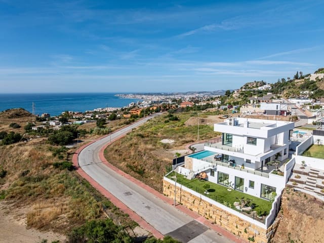 4 chambre Villa/Maison à vendre à Benalmádena pueblo, Benalmádena avec piscine garage - 2 600 000 € (Ref: 9114002)