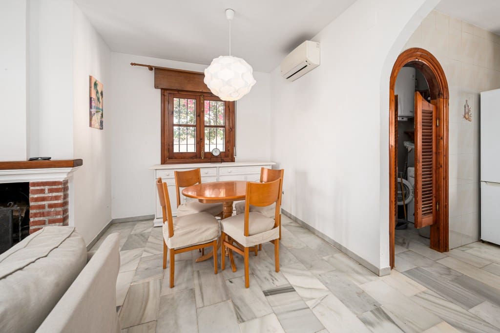 2 bedroom Villa for sale in Nerja with pool garage - € 650,000 (Ref: 9114003)