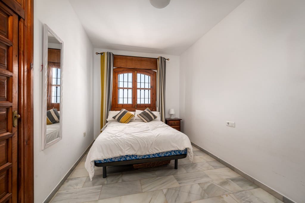 2 bedroom Villa for sale in Nerja with pool garage - € 650,000 (Ref: 9114003)