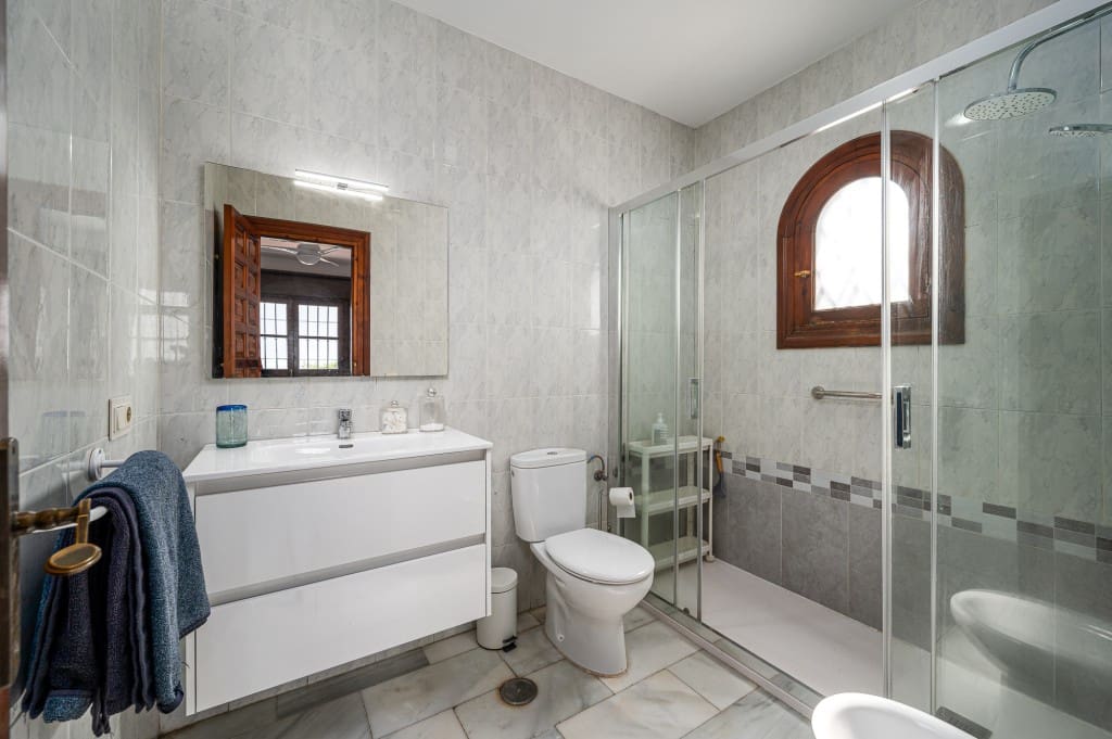 2 bedroom Villa for sale in Nerja with pool garage - € 650,000 (Ref: 9114003)