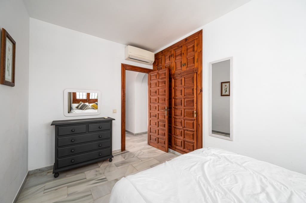 2 bedroom Villa for sale in Nerja with pool garage - € 650,000 (Ref: 9114003)