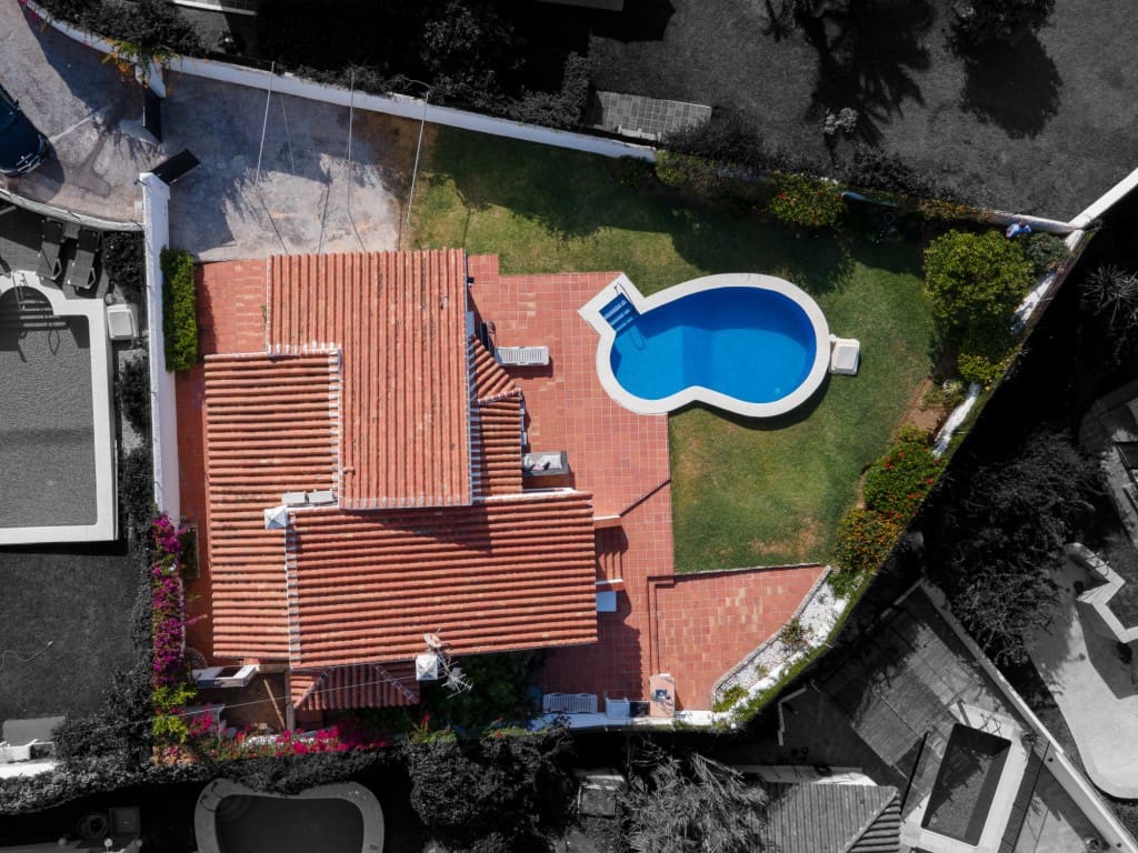 2 bedroom Villa for sale in Nerja with pool garage - € 650,000 (Ref: 9114003)