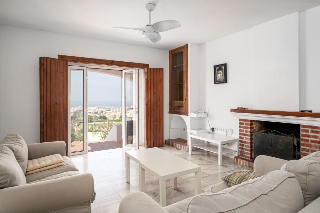 2 bedroom Villa for sale in Nerja with pool garage - € 650,000 (Ref: 9114003)