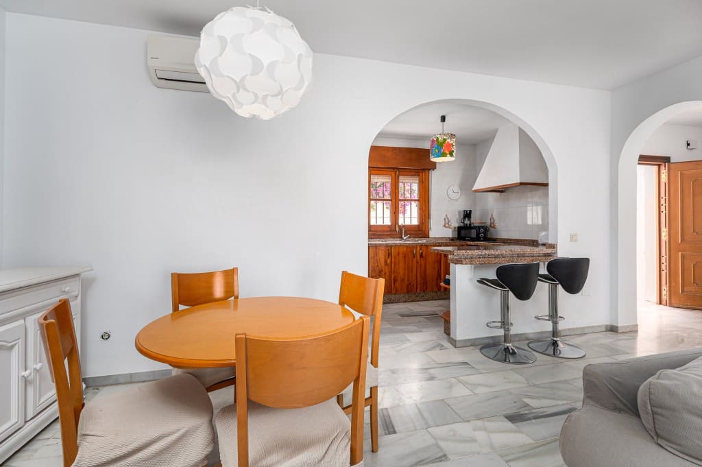 2 bedroom Villa for sale in Nerja with pool garage - € 650,000 (Ref: 9114003)