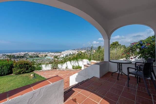 2 soveværelse Villa til salg i Nerja med swimmingpool garage - € 650.000 (Ref: 9114003)