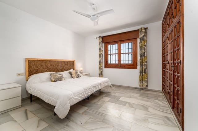 2 soveværelse Villa til salg i Nerja med swimmingpool garage - € 650.000 (Ref: 9114003)